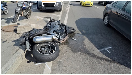 You are currently viewing 4 Reasons Why You Need A Lawyer After A Motorcycle Accident