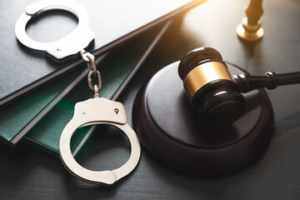 Read more about the article Choose the Right Criminal Defense Attorney